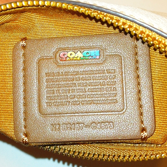 Brand New~Limited Edition COACH Leather Corner Zip Rainbow Roller Skate Wristlet - Picture 10 of 14